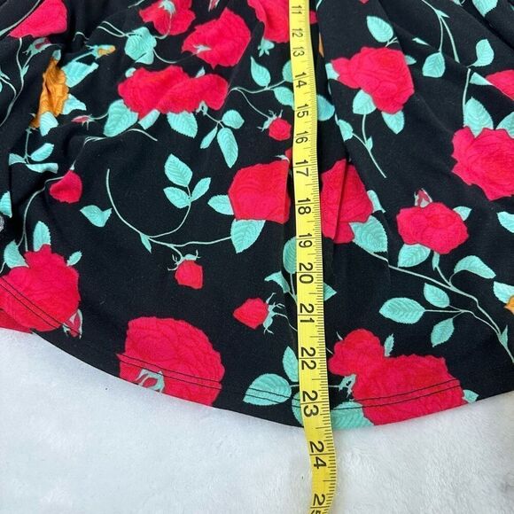 LuLaRoe S Madison Box Pleated Midi Skirt Rose And Vine Print Black Red Pull On - Picture 7 of 7